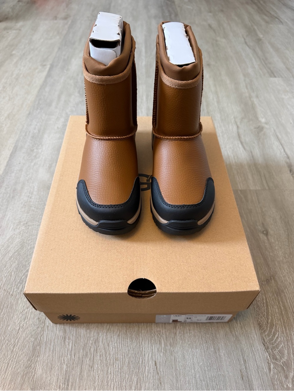 UGG Kids Adirondack Chestnut Boots with Black Toe Sz 13c